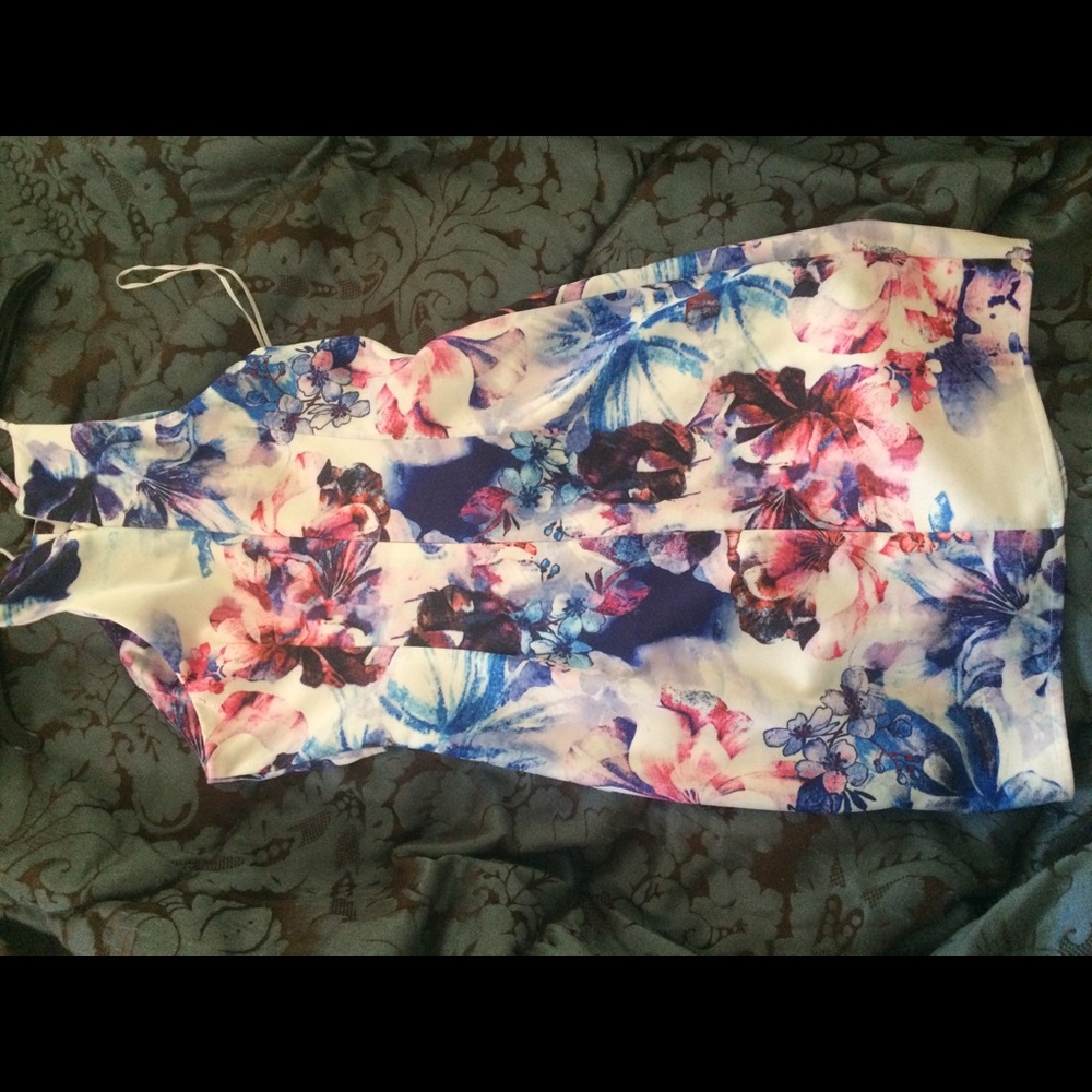 Dress - Picture 3 of 3